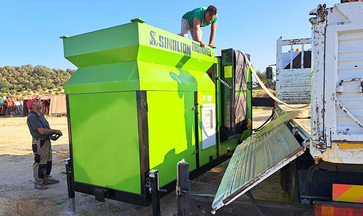 Criba Trommel Móvil Modelo MTS1022 en Italia – Capacidad de 40 m³/h